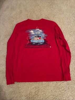 Vineyard Vines Christmas Nautical Graphic Tee (size small)
